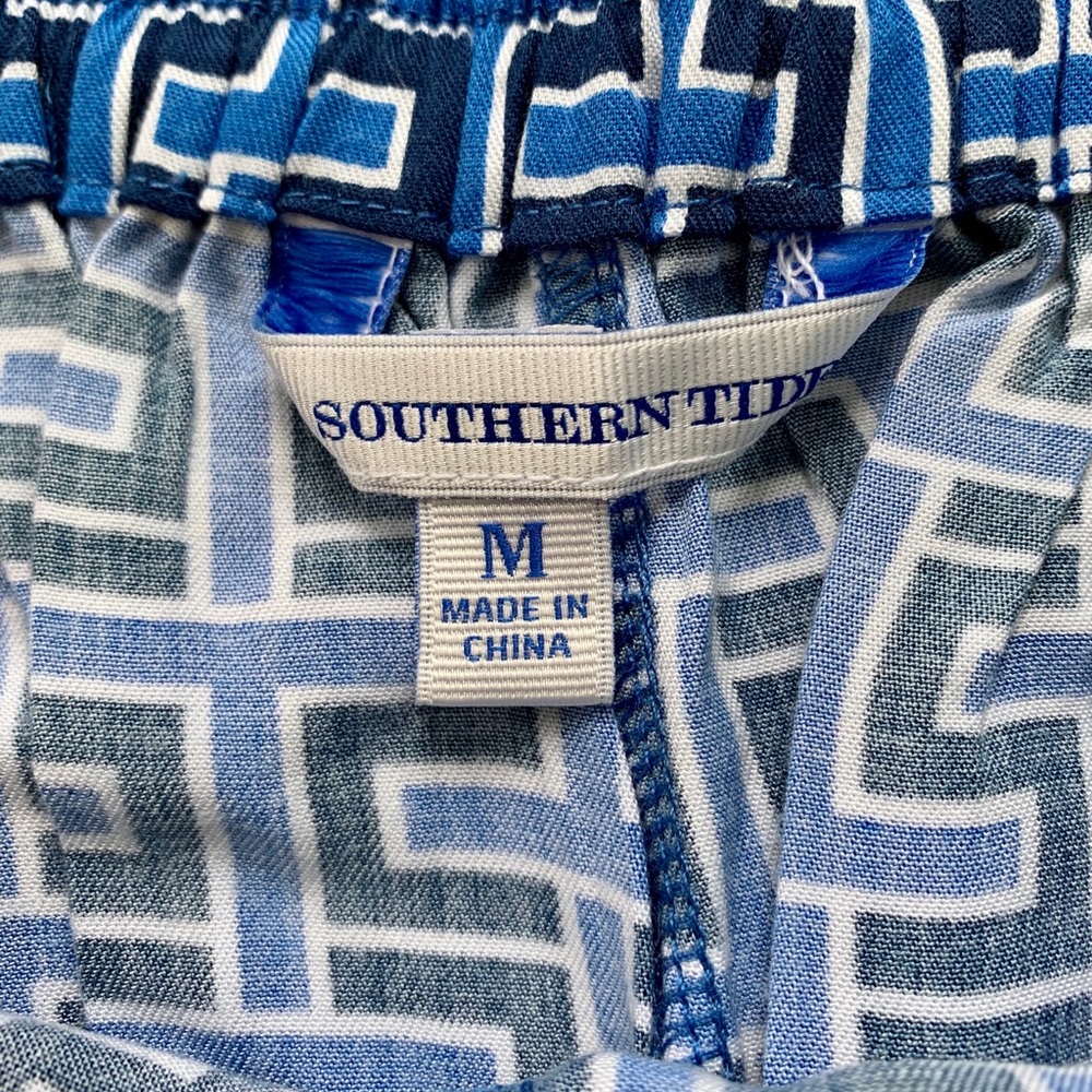 Southern Tide Blue Geometric Print Women's Shorts - Picture 4 of 4